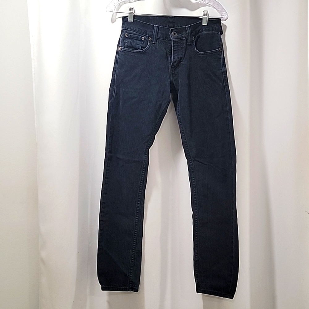 ✨️ Levi's Black wash Skinny Jeans 28 x 32. D88